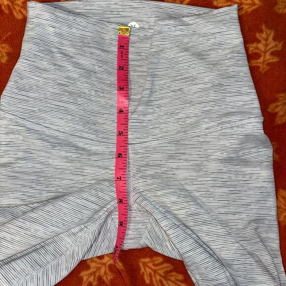 Lululemon Wunder Under High Rise Crop Scalloped Leggings Size 2 - Picture 15 of 16